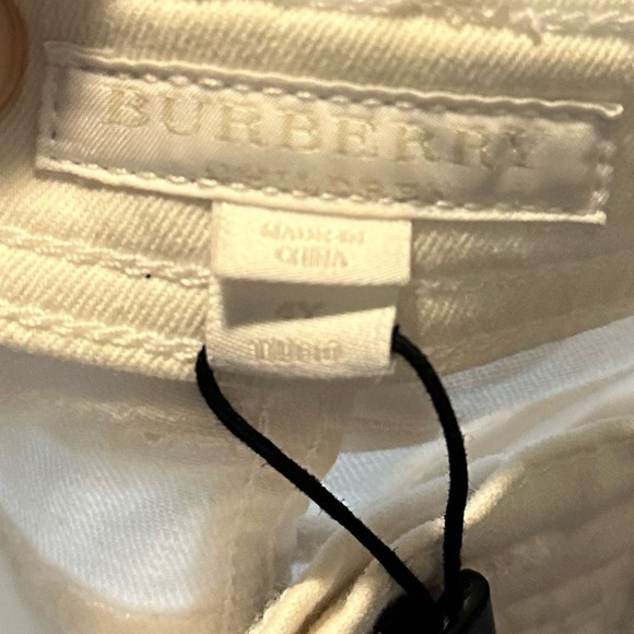 ⭐️NEW⭐️ Burberry Kids Straight leg jeans. Sz 4 - Picture 8 of 12